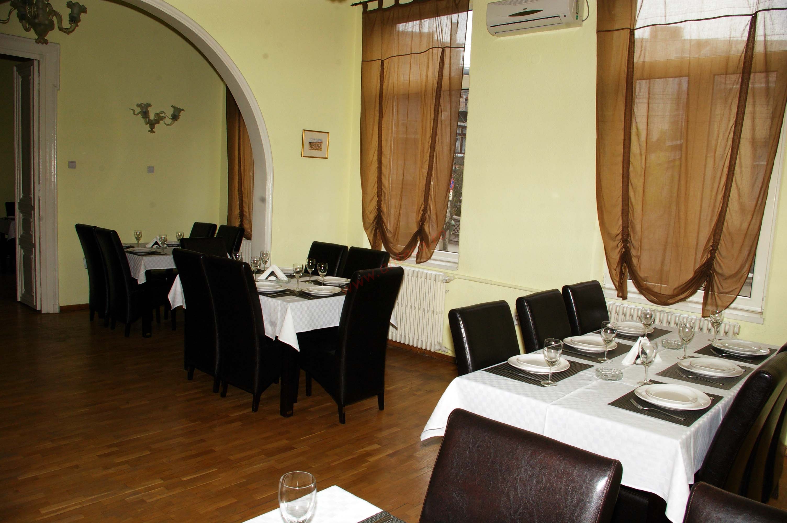 RESTAURANT LA VIEILLE MARMITE BUCURESTI.JPG